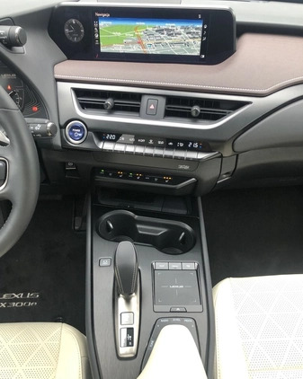 Lexus UX cena 205900 przebieg: 18000, rok produkcji 2022 z Ciężkowice małe 596